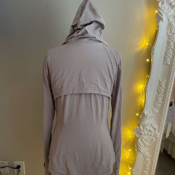 Extremely soft LULULEMON fitted athletic jacket! - Picture 2 of 3